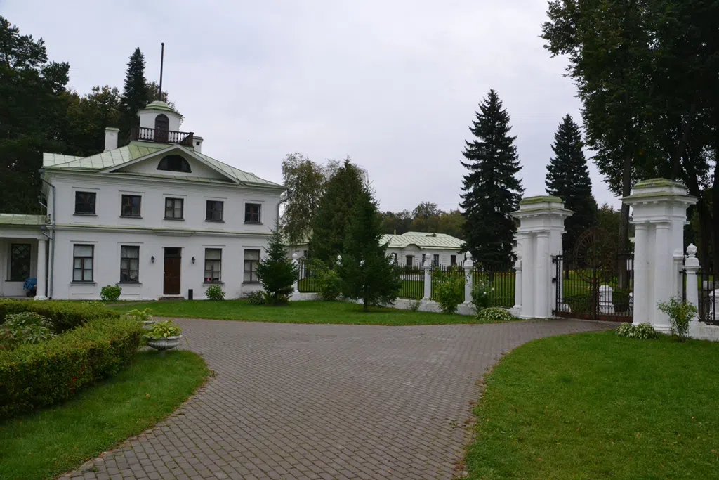Классическая усадьба у пруда, фото 17