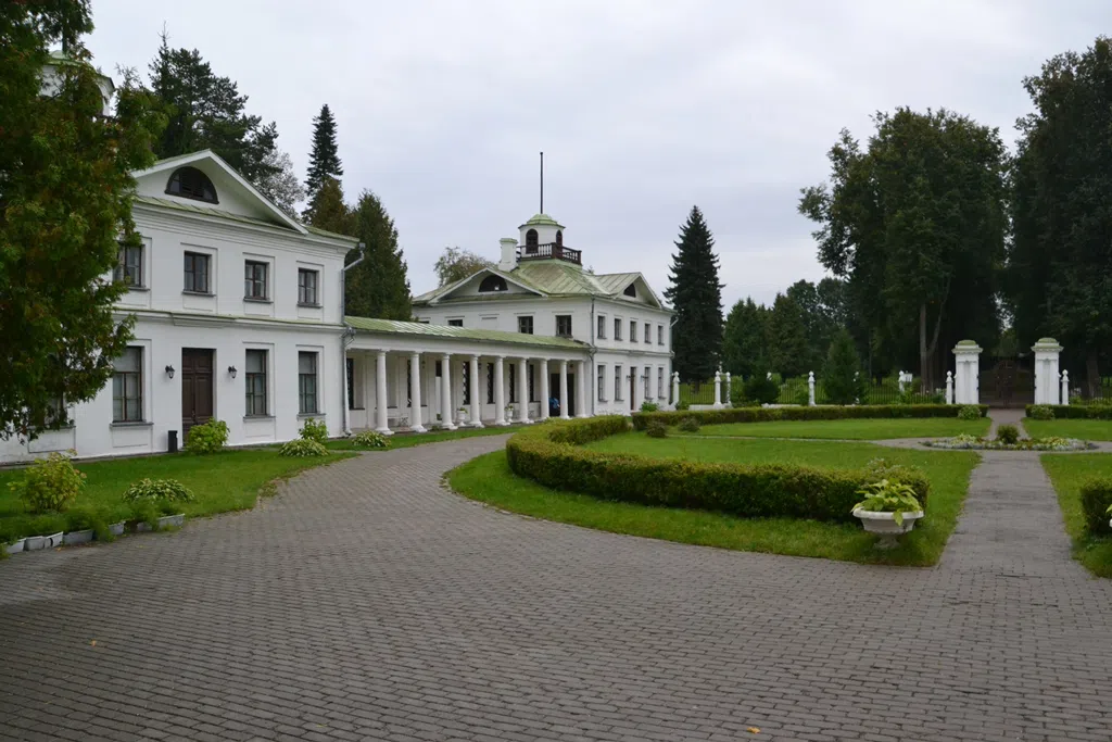 Классическая усадьба у пруда, фото 4
