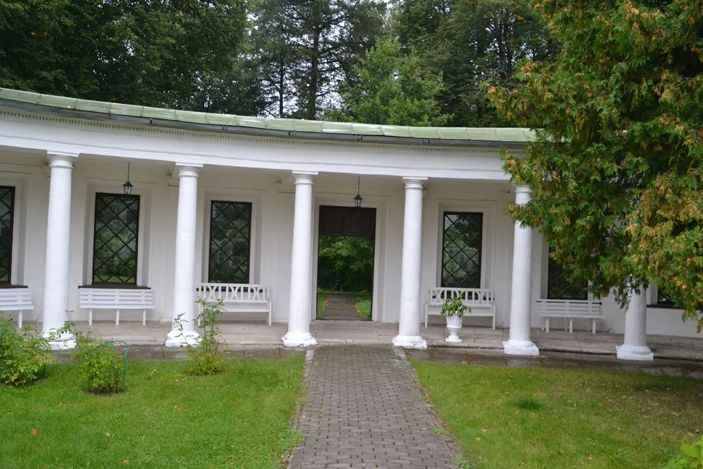 Классическая усадьба у пруда, фото 20