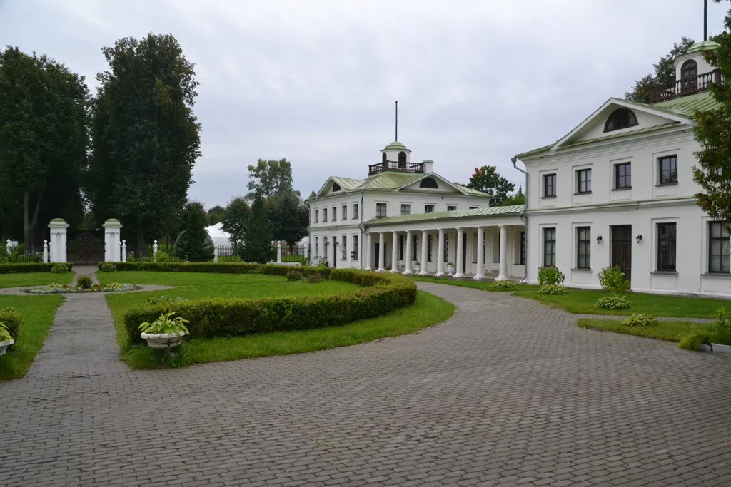 Классическая усадьба у пруда, фото 5