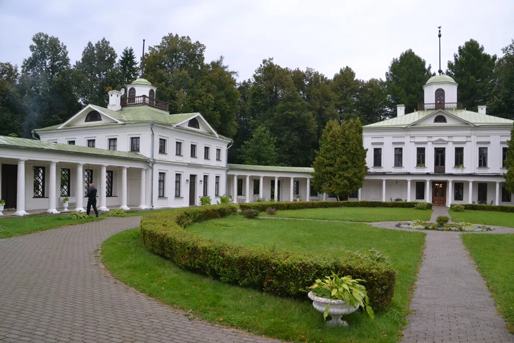 Классическая усадьба у пруда, фото 12