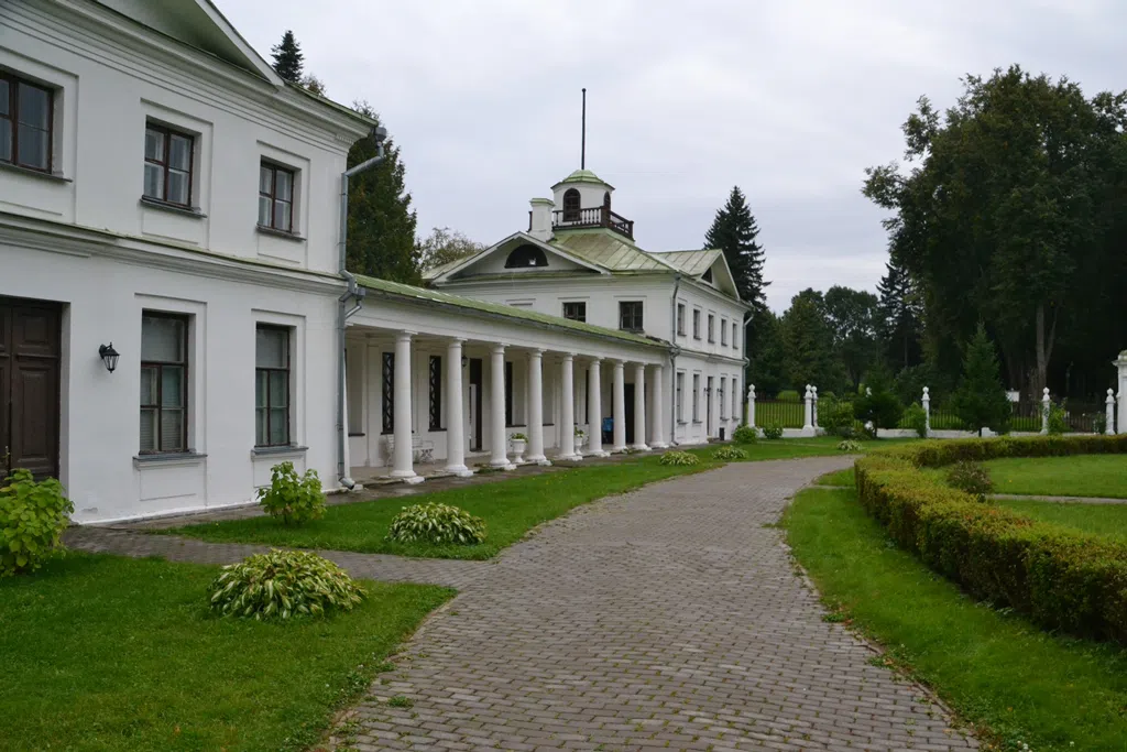 Классическая усадьба у пруда, фото 6