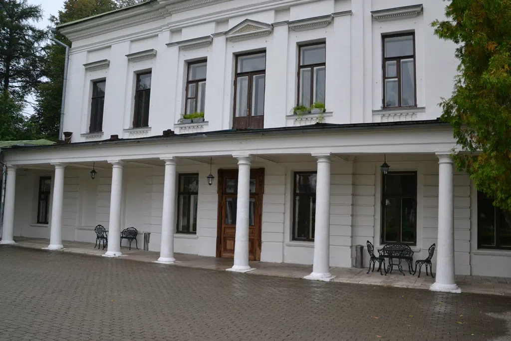 Классическая усадьба у пруда, фото 2