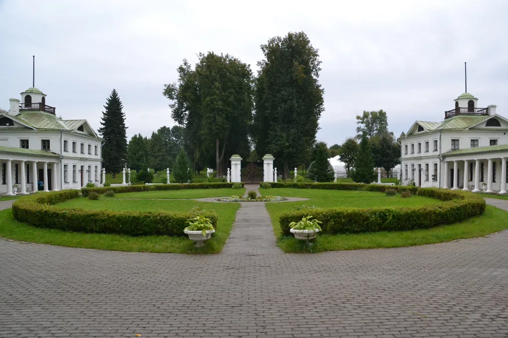 Классическая усадьба у пруда, фото 3