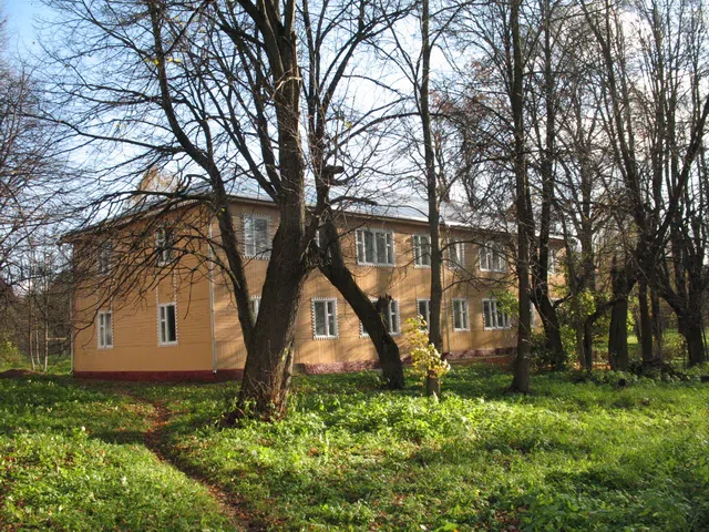 Деревянный терем с резным крыльцом, фото 15
