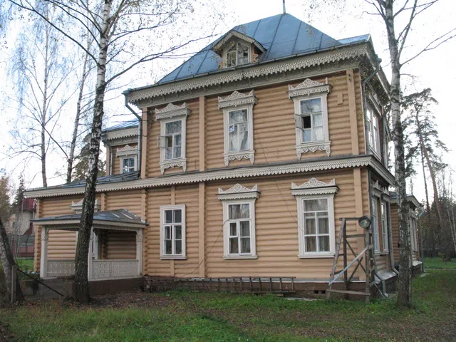 Деревянный терем с резным крыльцом, фото 6