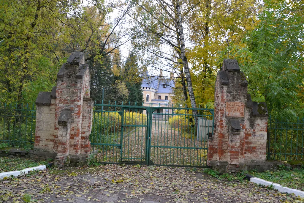 Готическая усадьба в лесу, фото 5