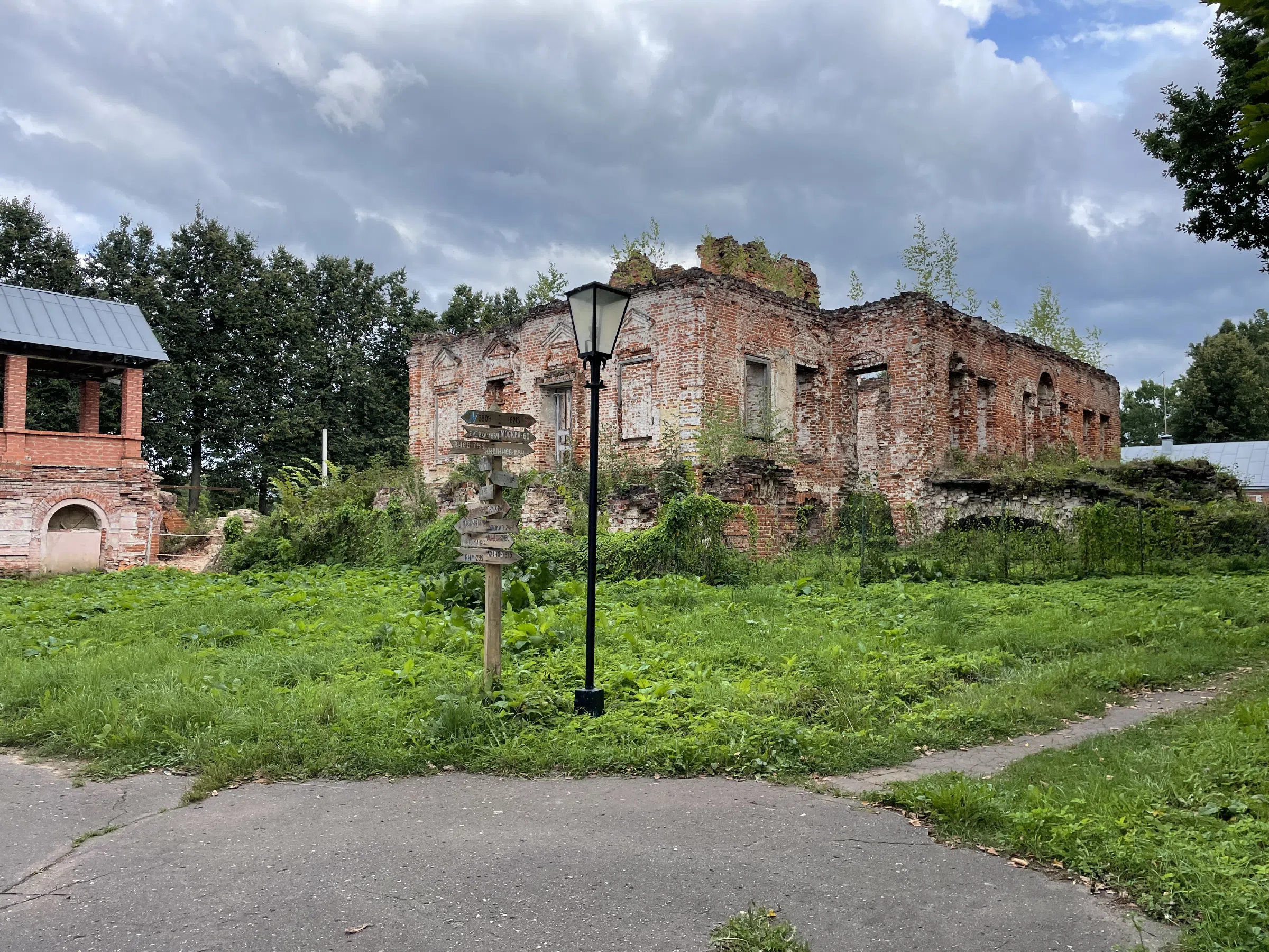 Ферма-усадьба с обелисками, фото 23