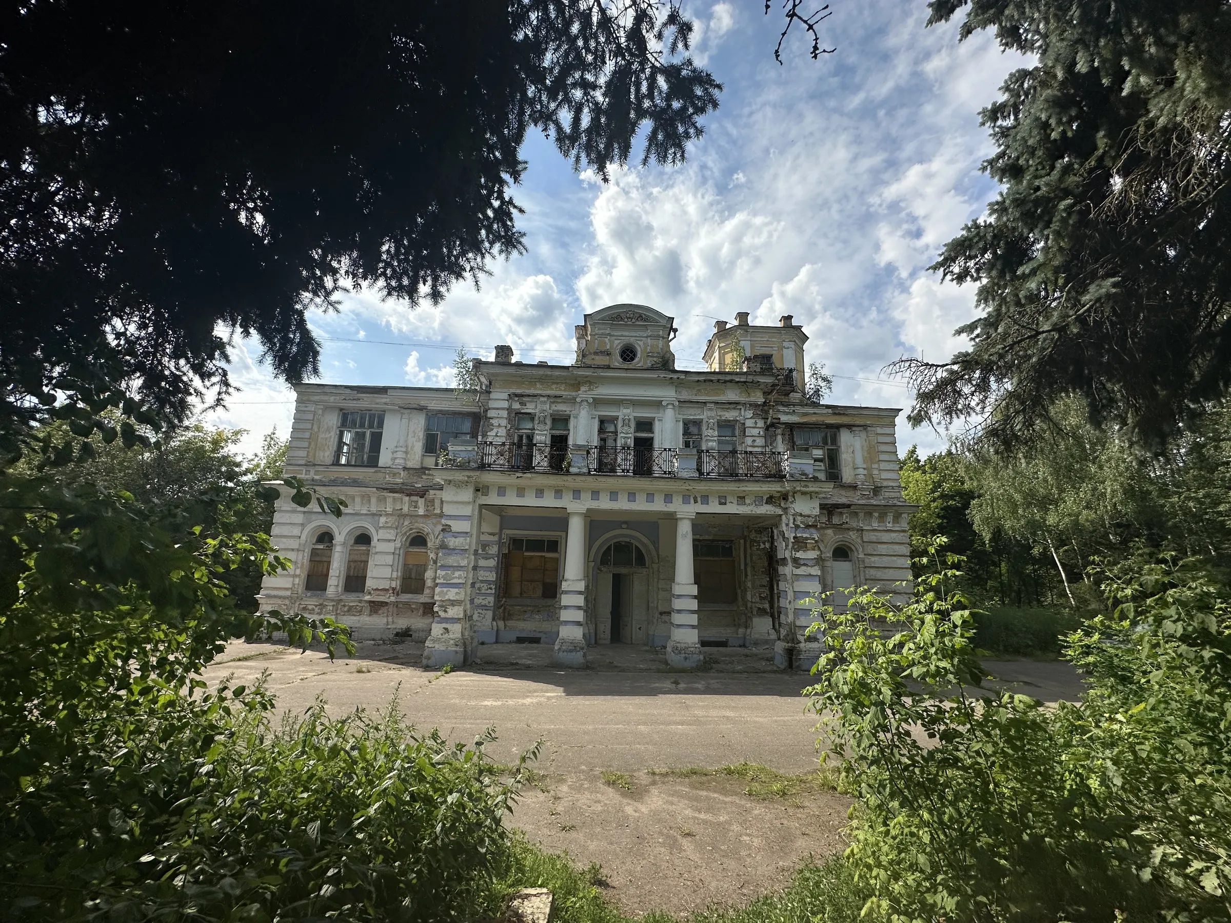Заброшенная имперская усадьба, фото 1