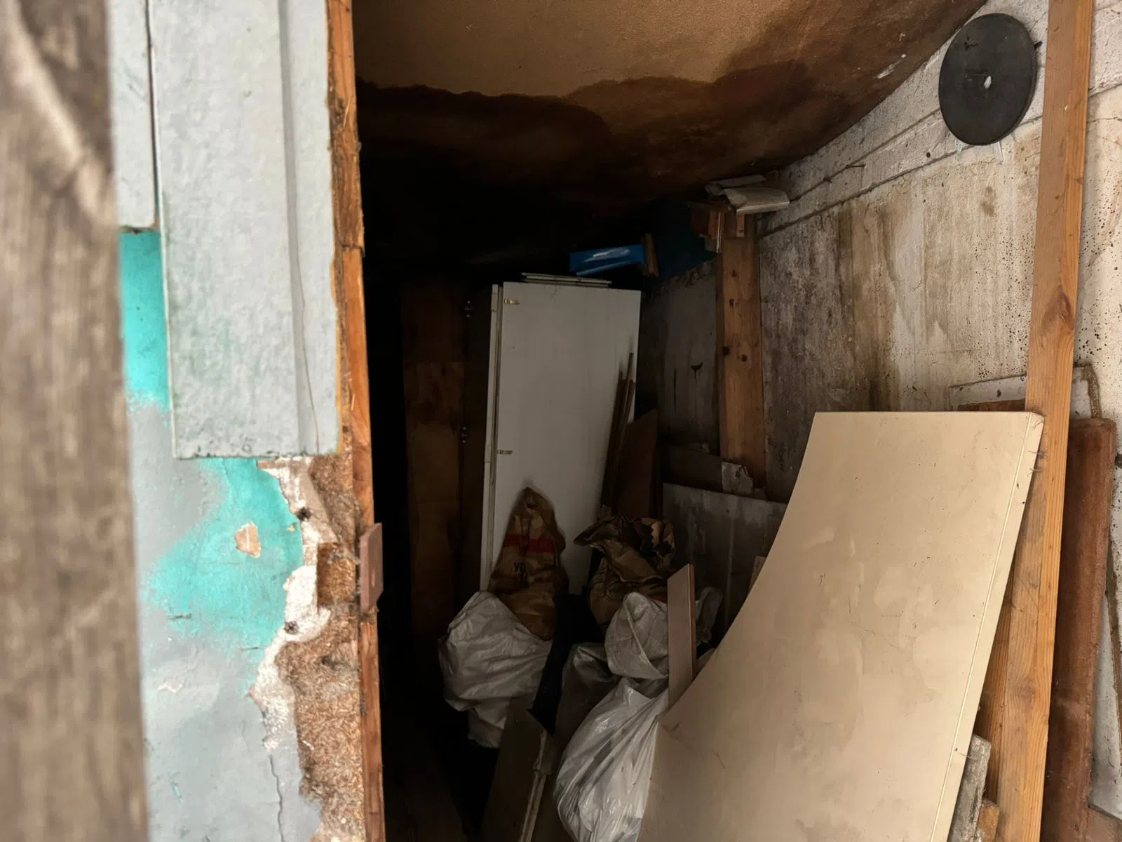 Ретро-дача в заснеженном лесу, фото 18
