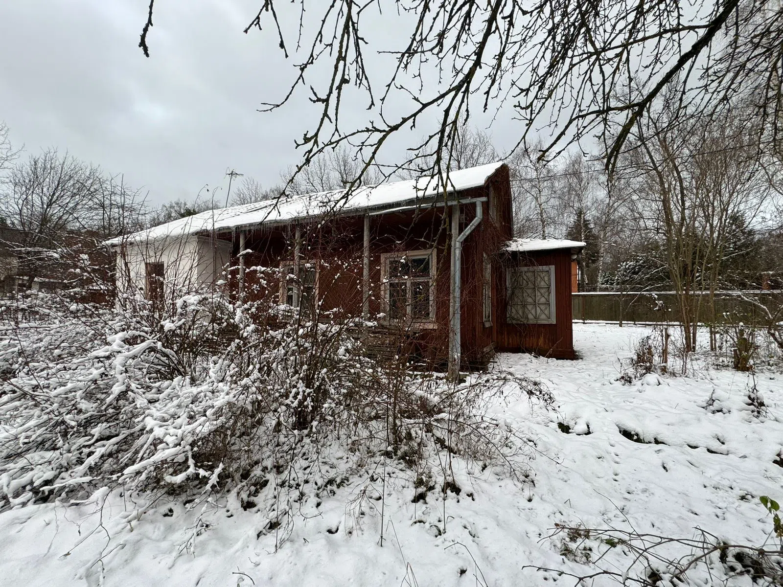 Ретро-дача в заснеженном лесу, фото 6