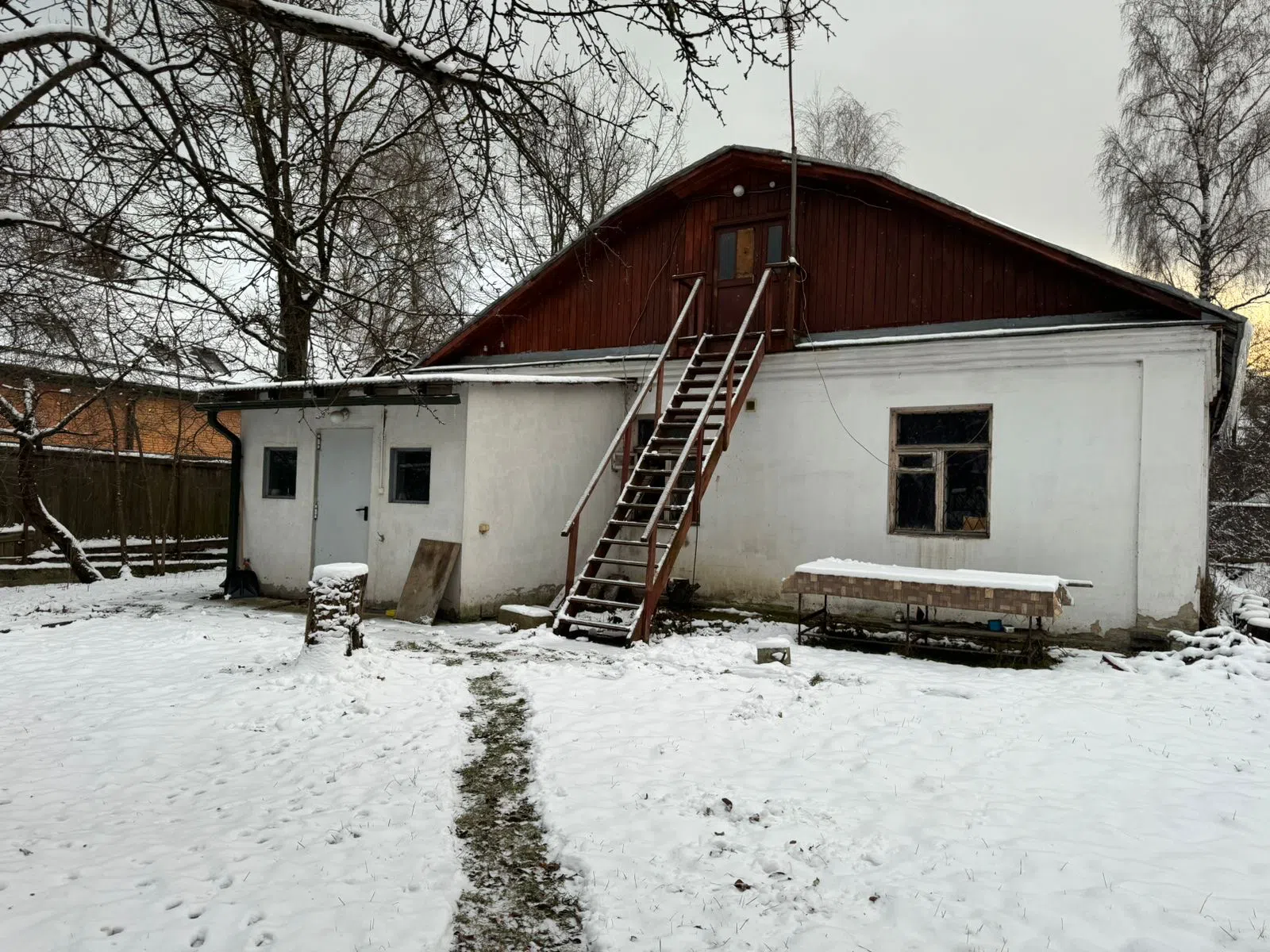 Ретро-дача в заснеженном лесу, фото 10