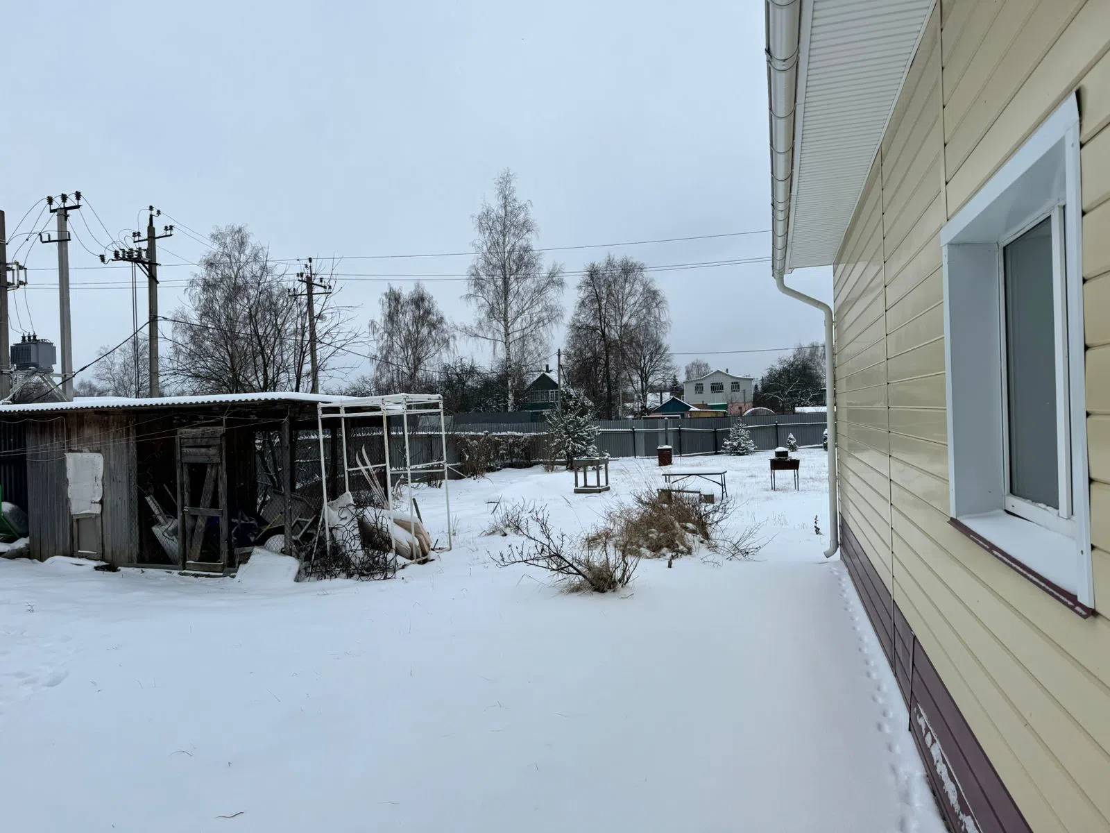 Жёлтый дом на участке, фото 2