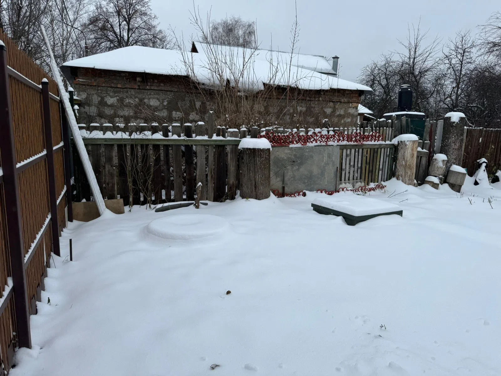 Заснеженная дача в лесу, фото 20