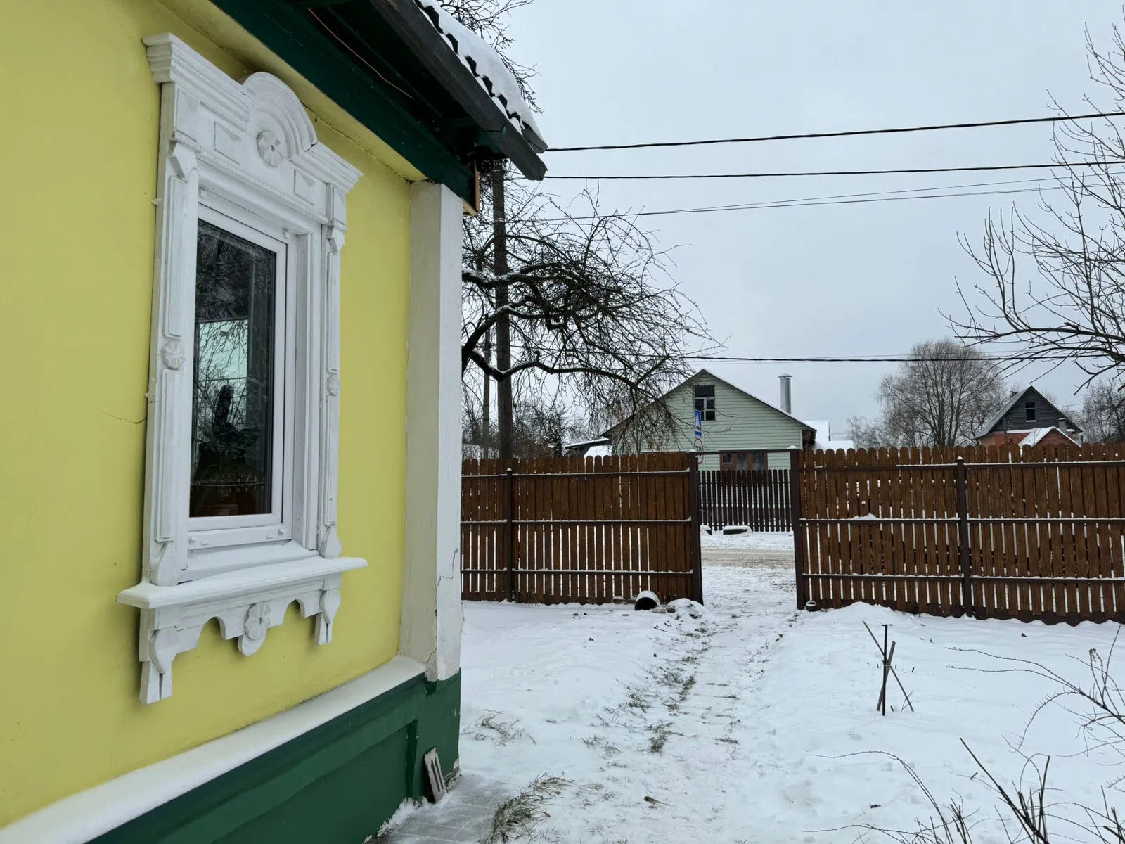 Заснеженная дача в лесу, фото 8
