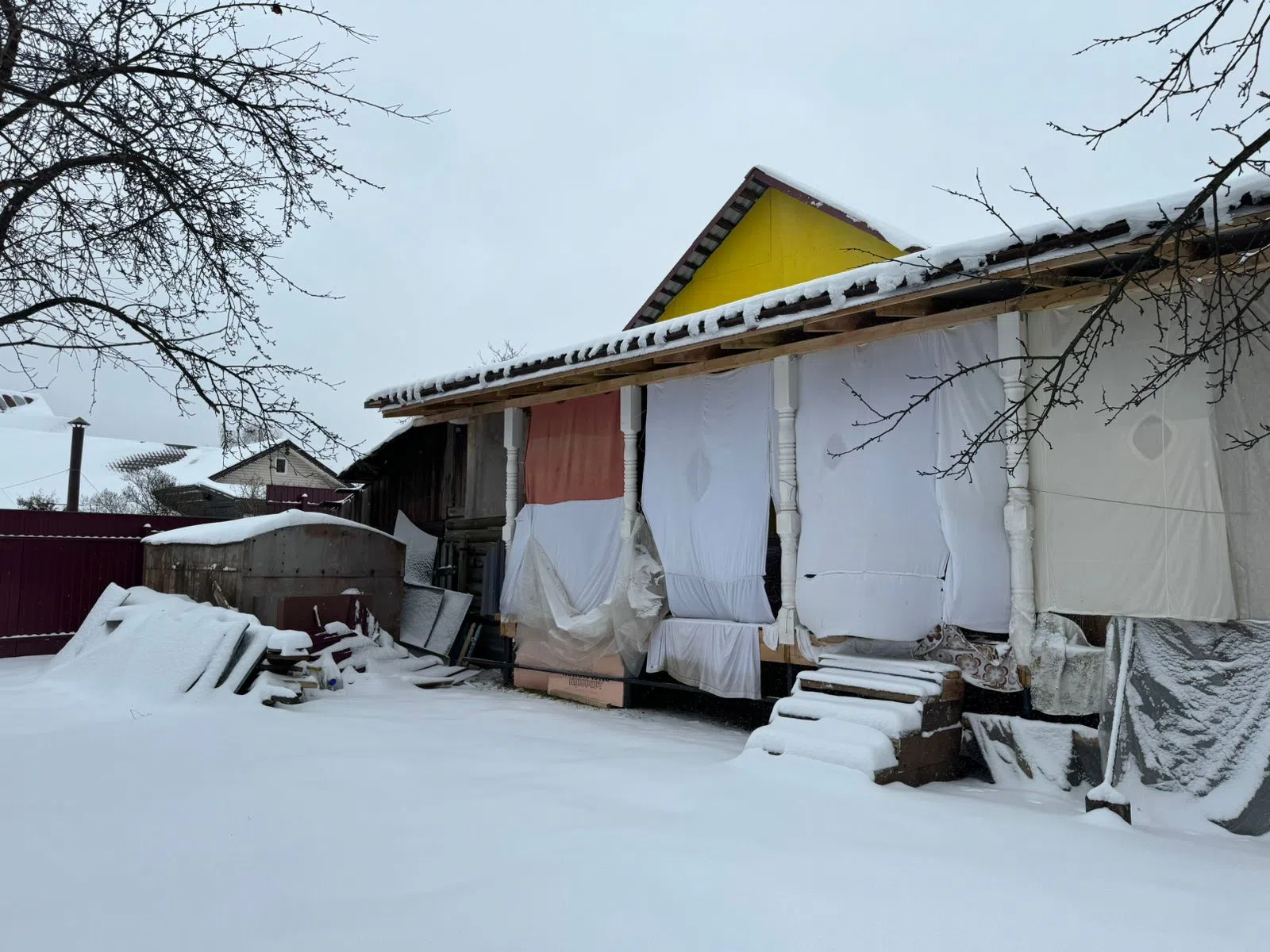 Заснеженная дача в лесу, фото 19