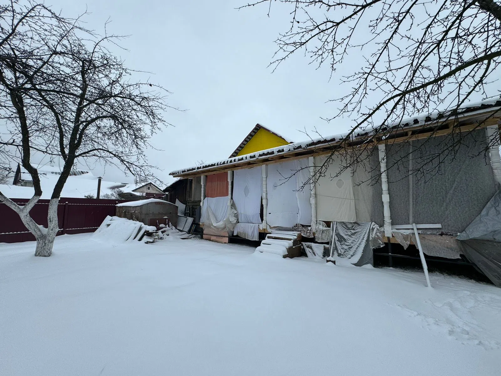 Заснеженная дача в лесу, фото 5