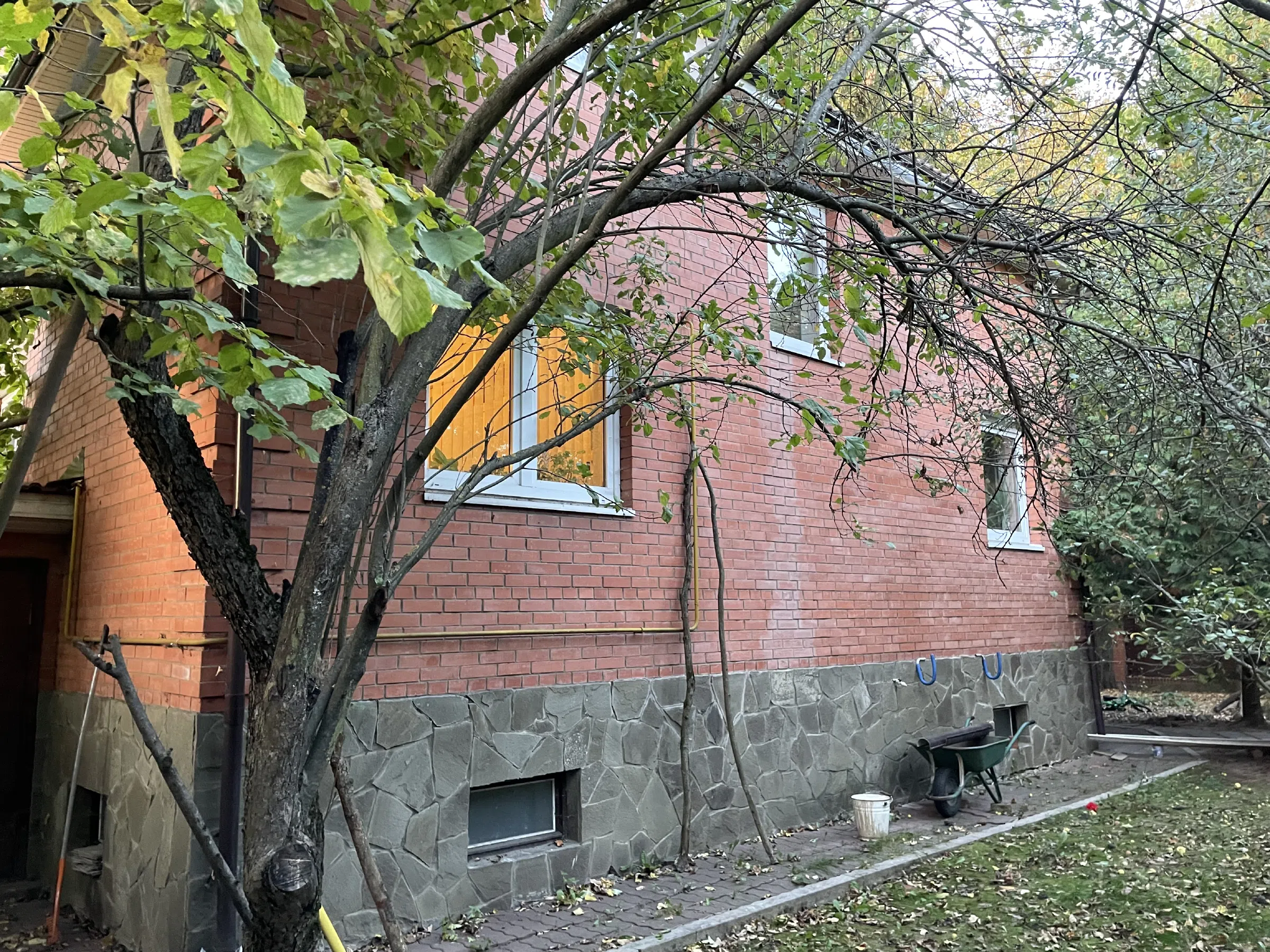 Кирпичная дача в соснах, фото 14