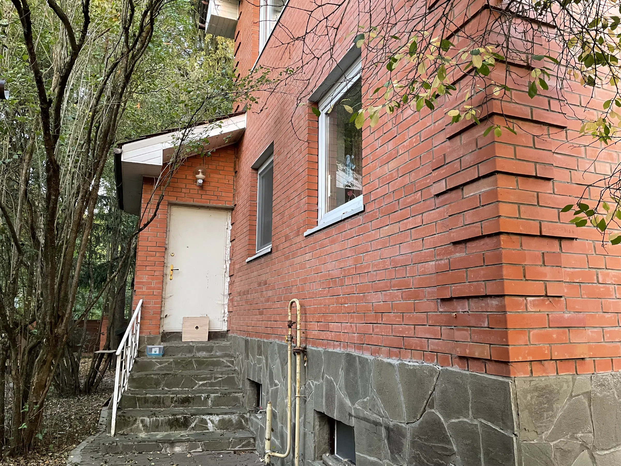 Кирпичная дача в соснах, фото 11