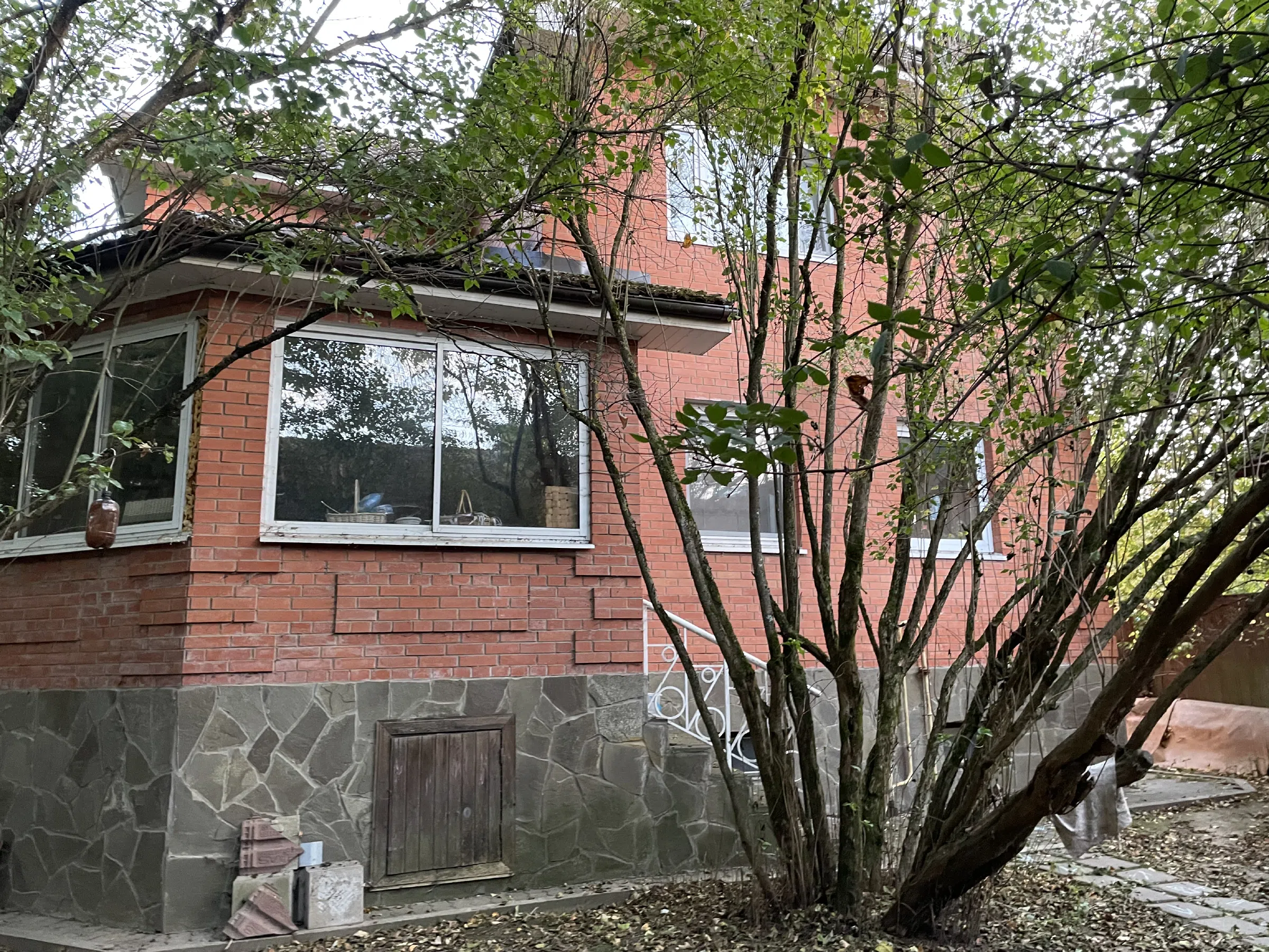 Кирпичная дача в соснах, фото 9