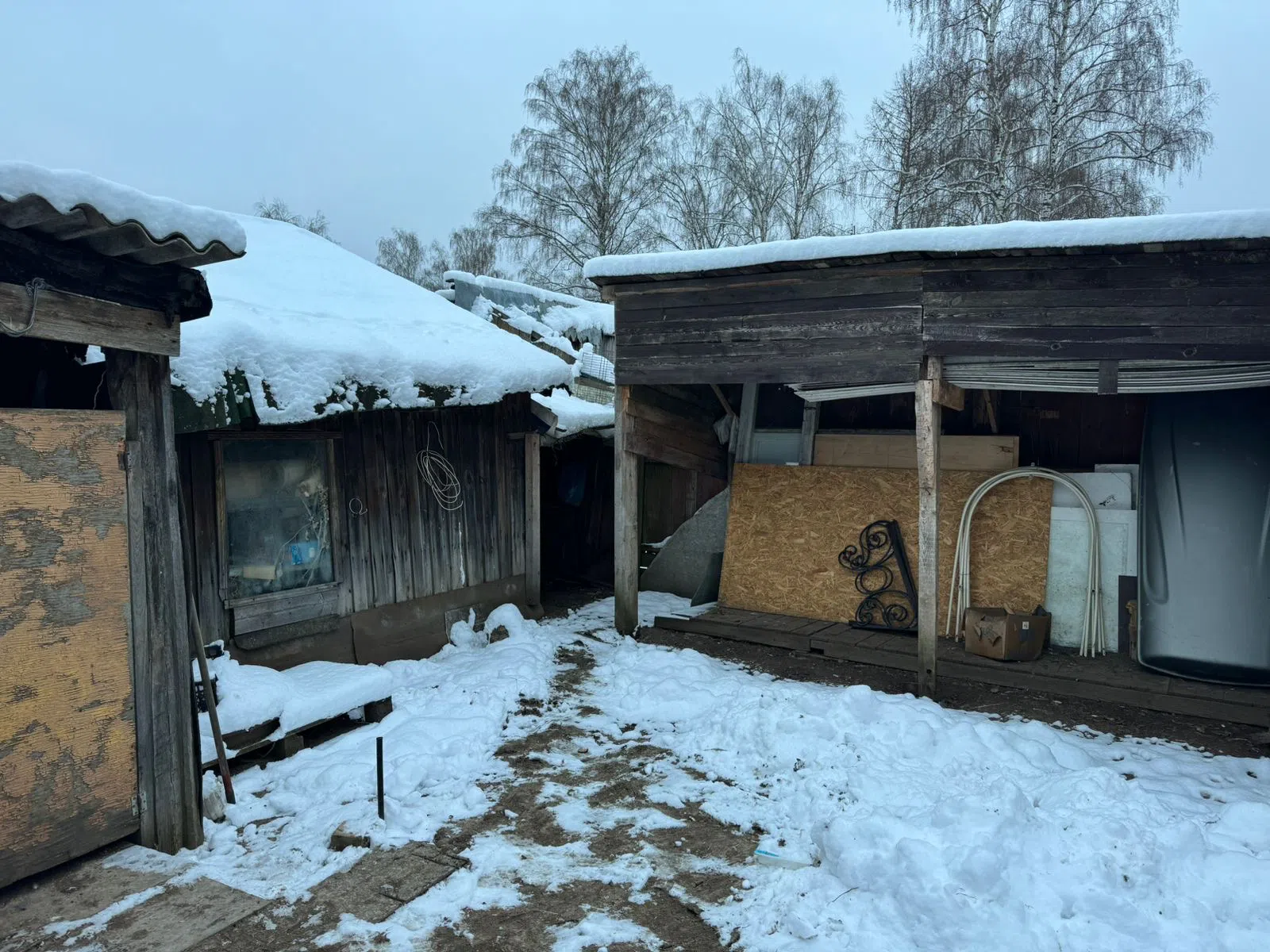 Ретро-гараж в лесу, фото 4