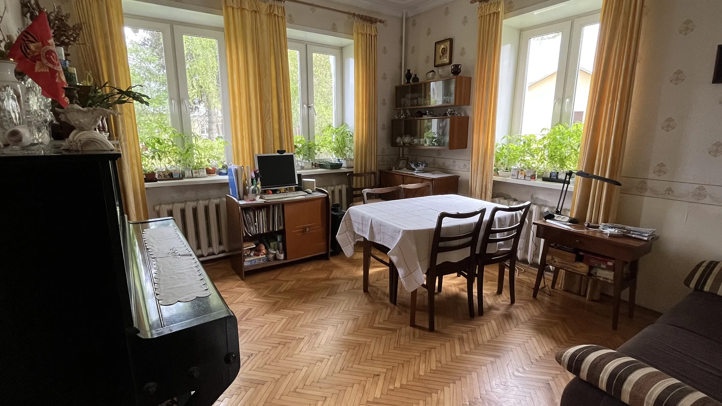 Дача с верандой и зеленью, фото 9