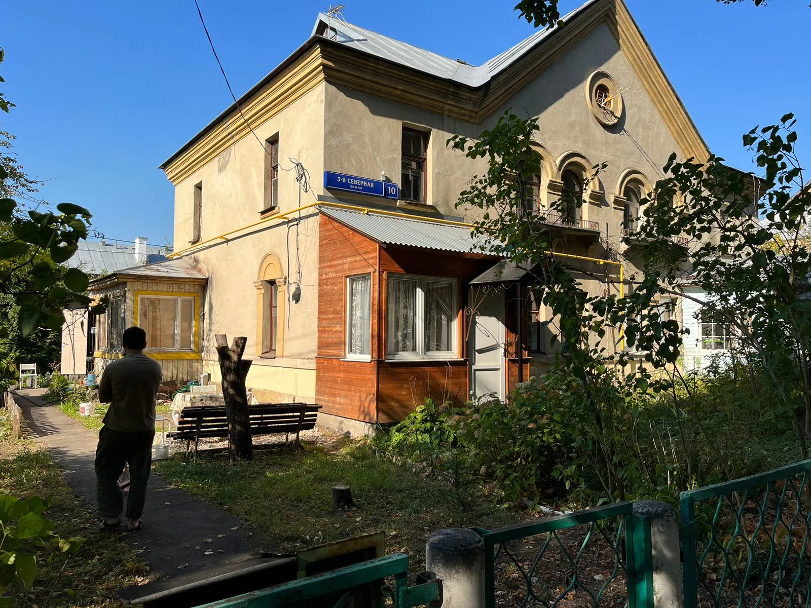 Нежилая сталинка с обшарпанной верандой, фото 12