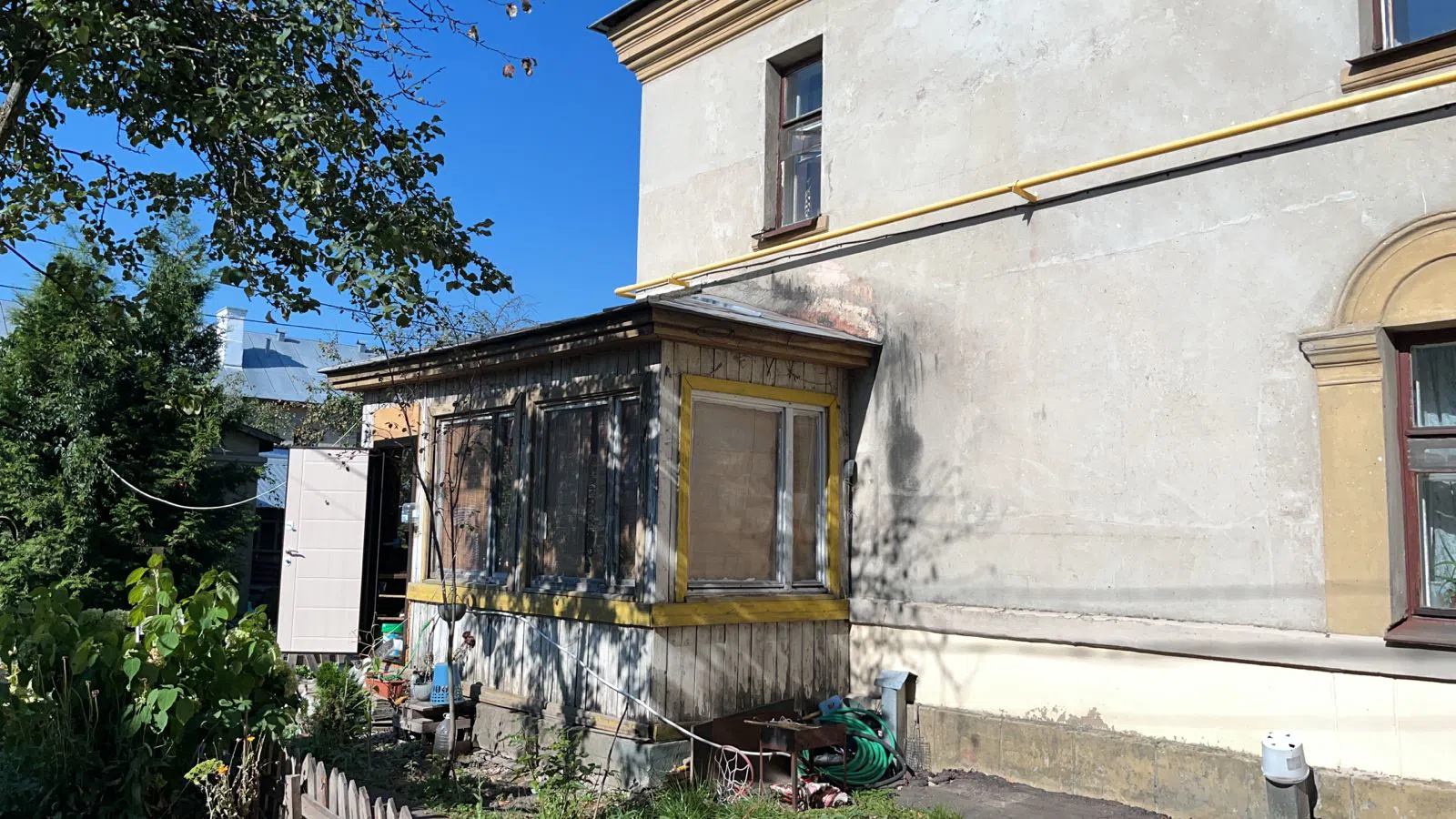 Нежилая сталинка с обшарпанной верандой, фото 5