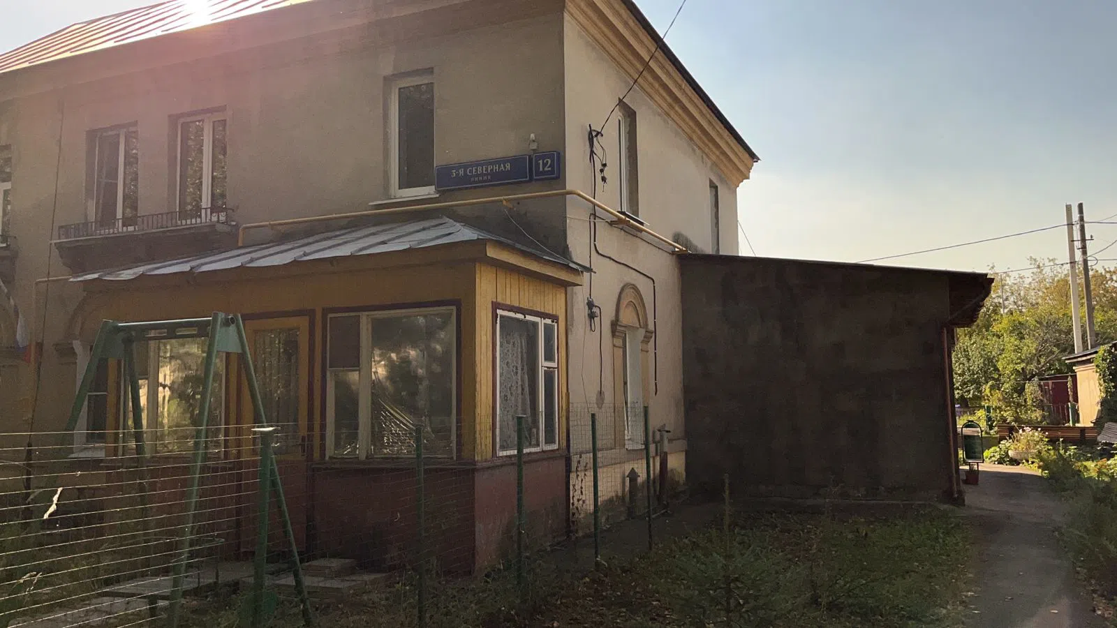 Дача с красным фризом, фото 2