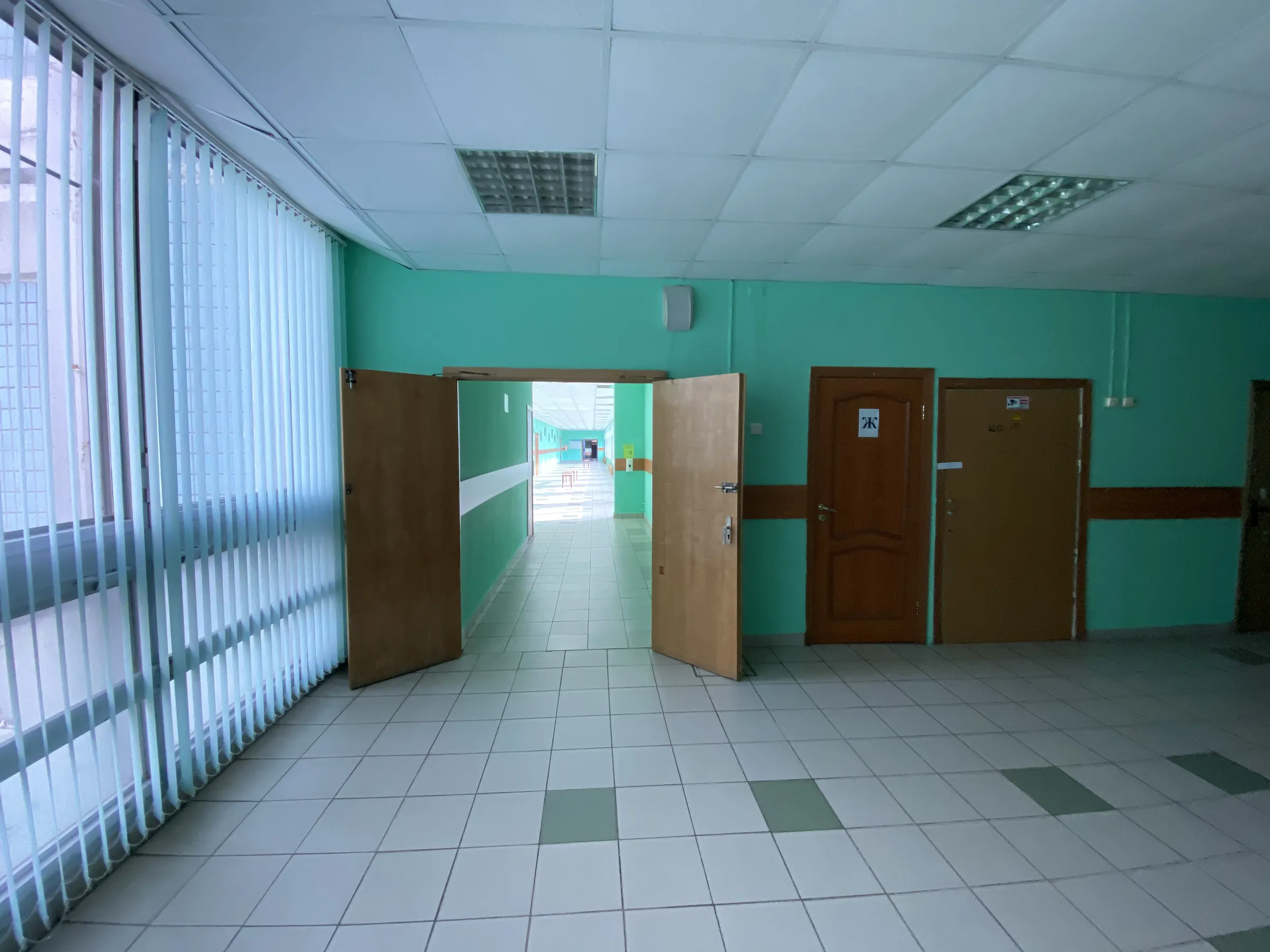 Белая школа с колоннами, фото 12