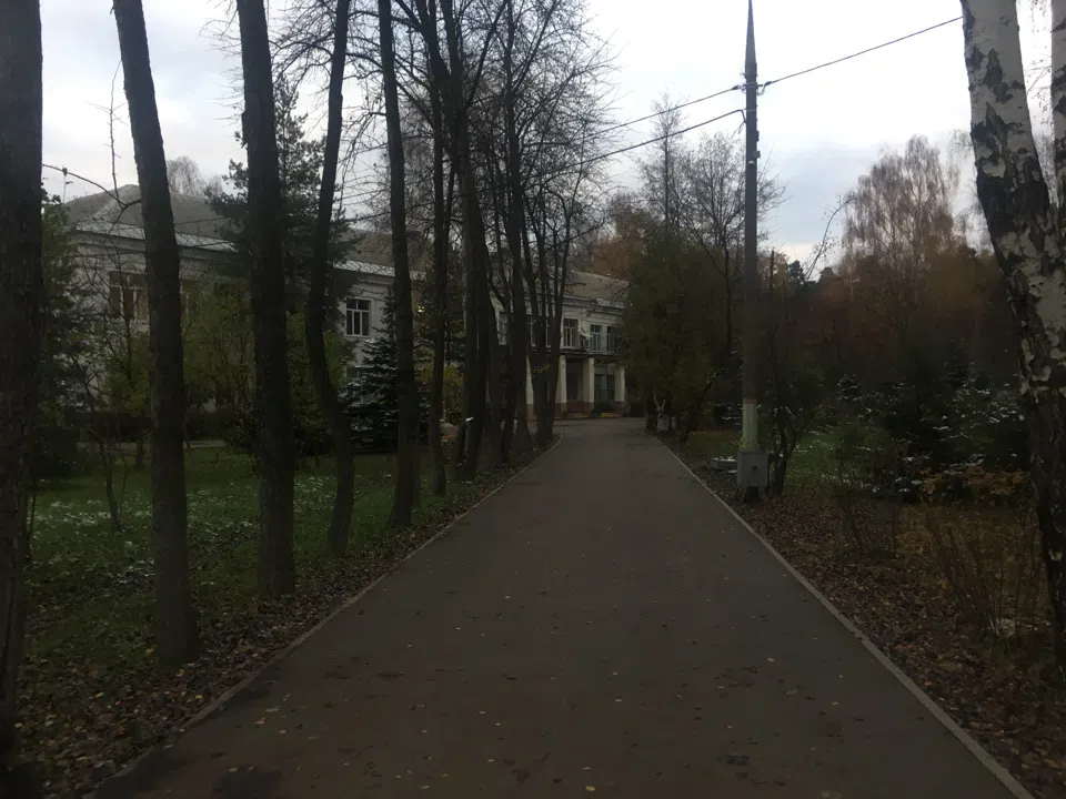 Школа с колоннами, фото 1