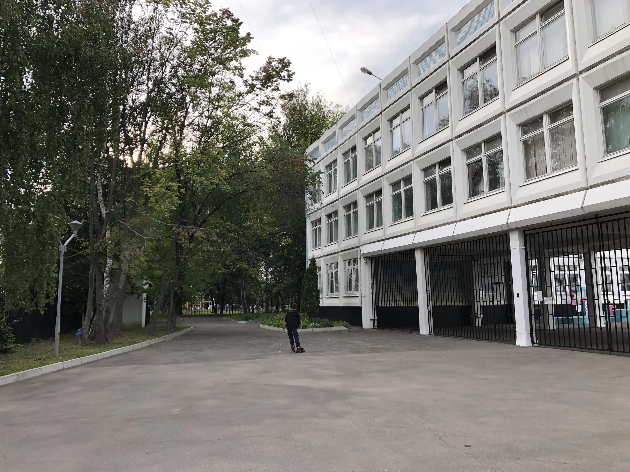 Школа под деревьями, фото 2