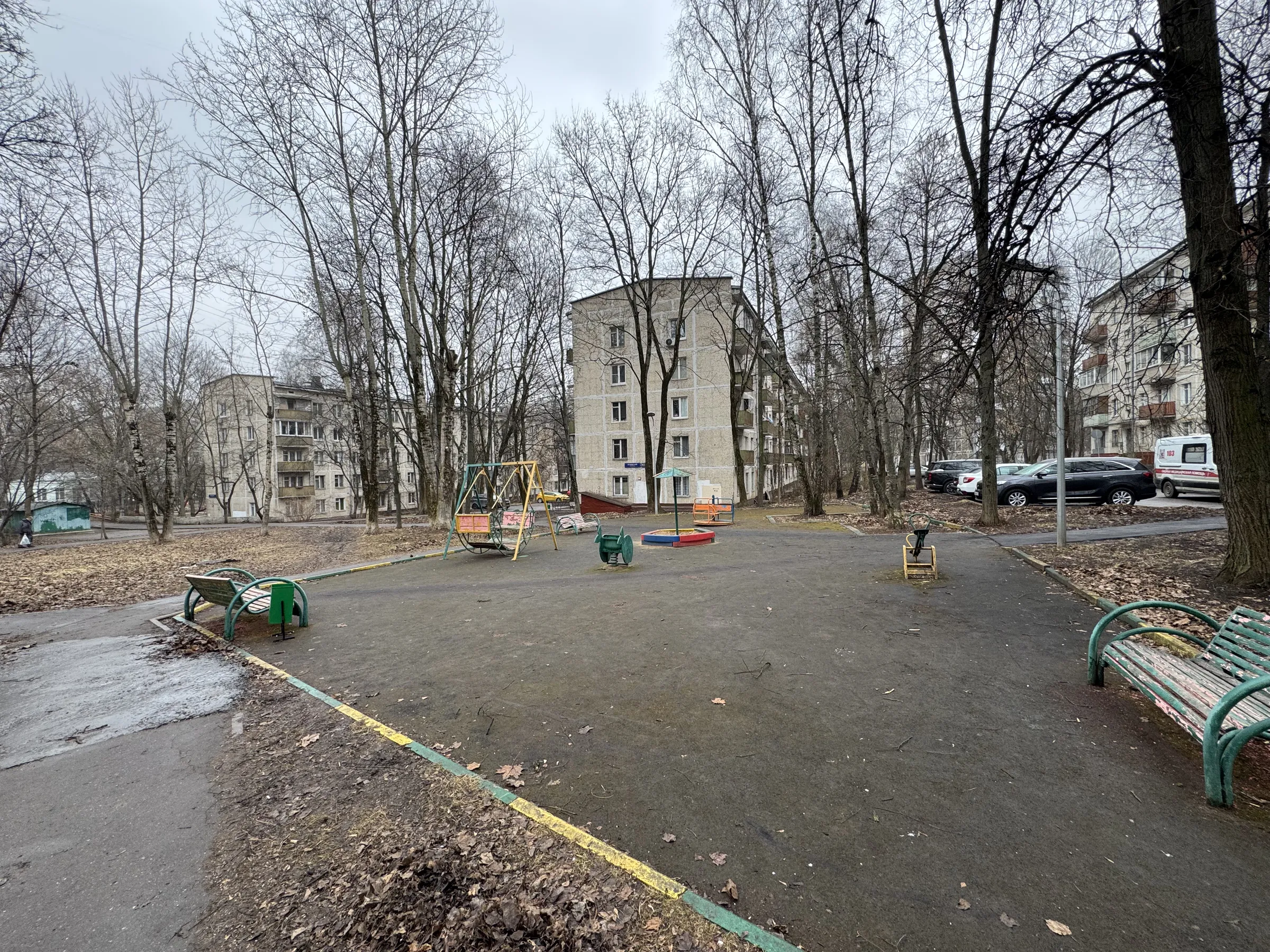 Классическая школа с оградой, фото 7