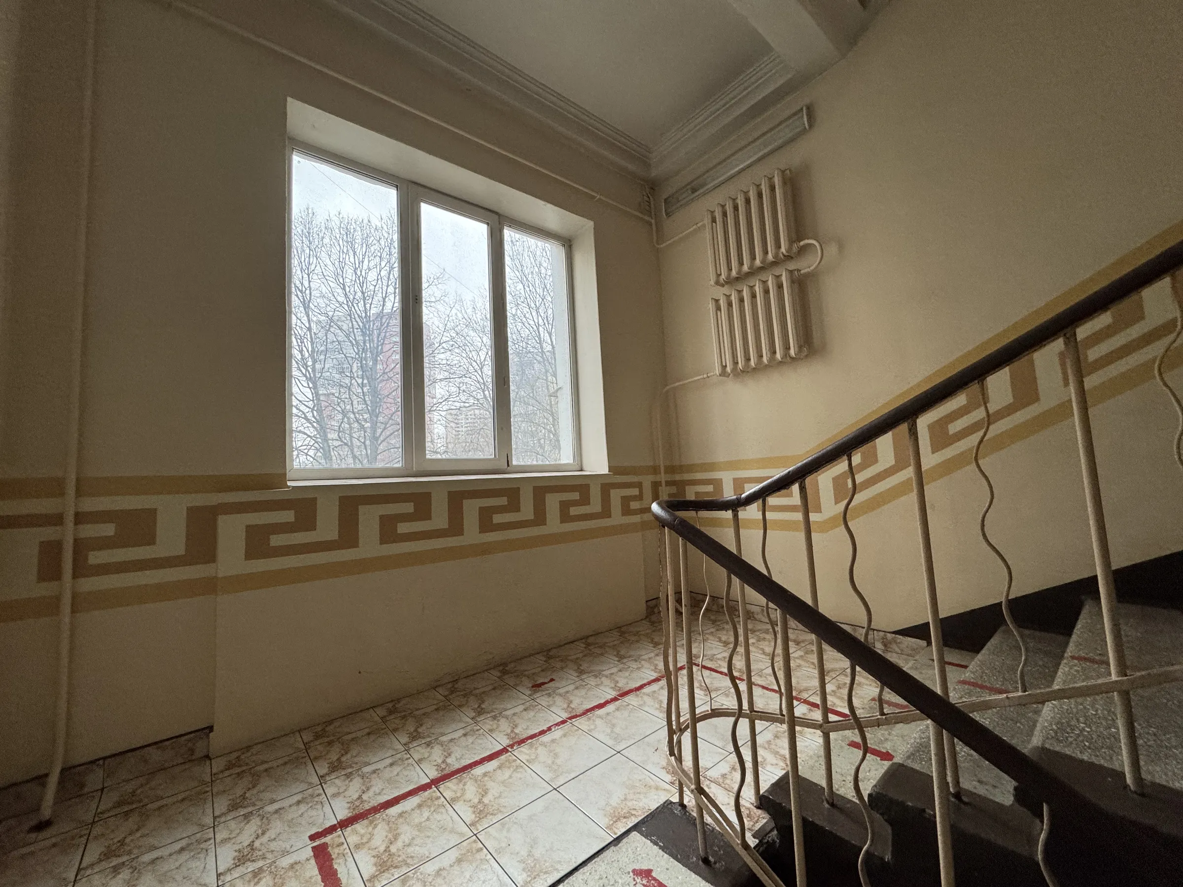 Классическая школа с оградой, фото 22