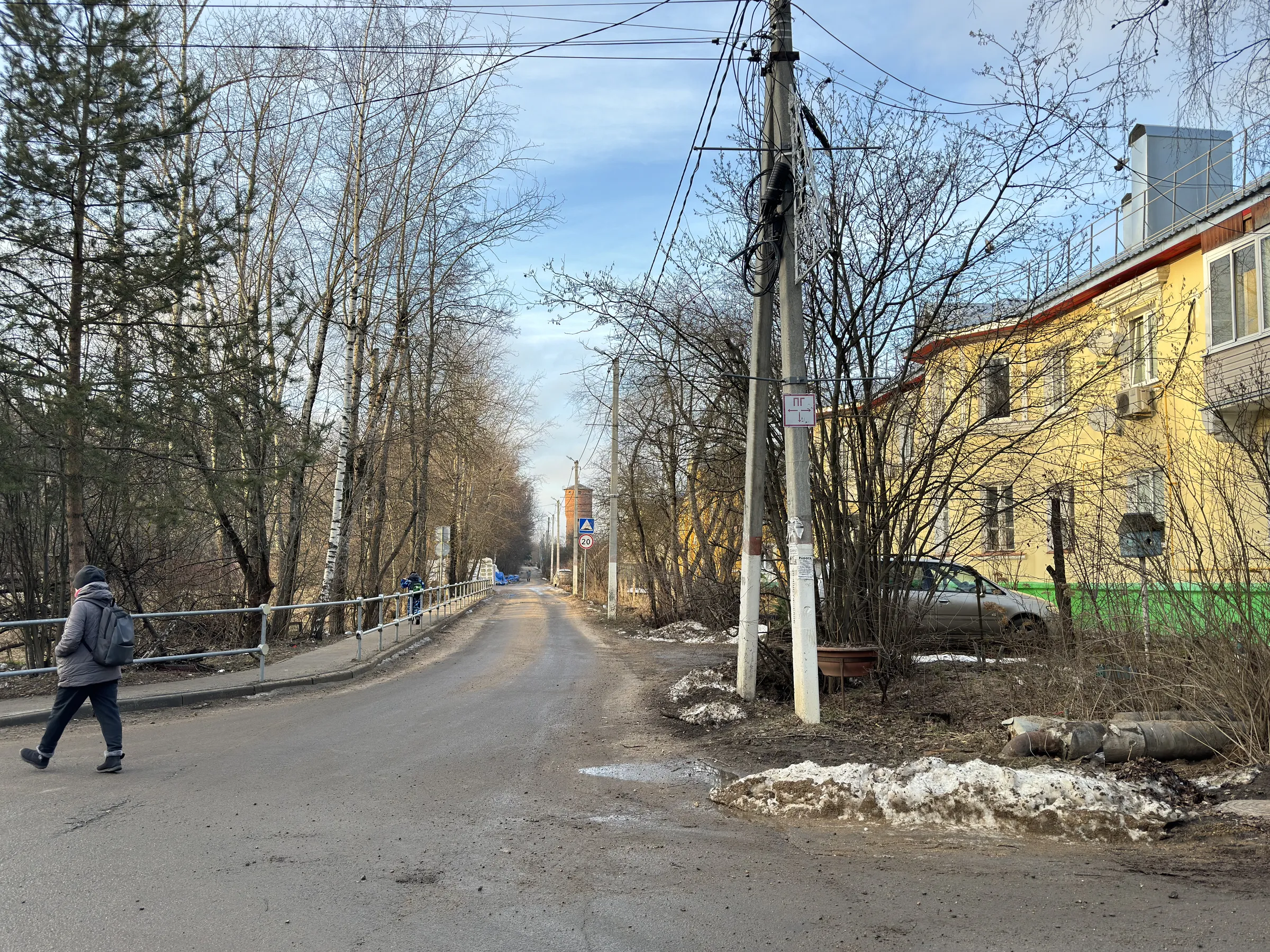 Желтая школа с эркером, фото 3