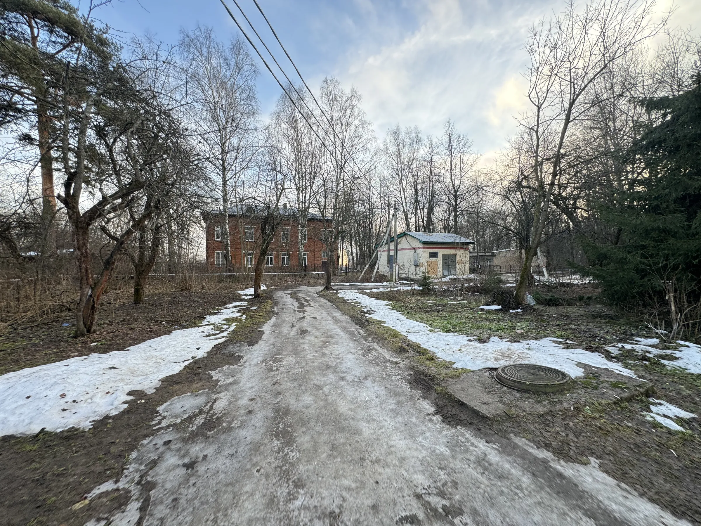 Желтая школа с эркером, фото 11