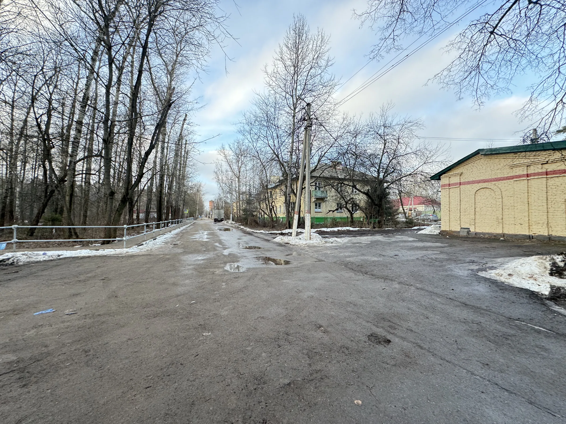 Желтая школа с эркером, фото 15