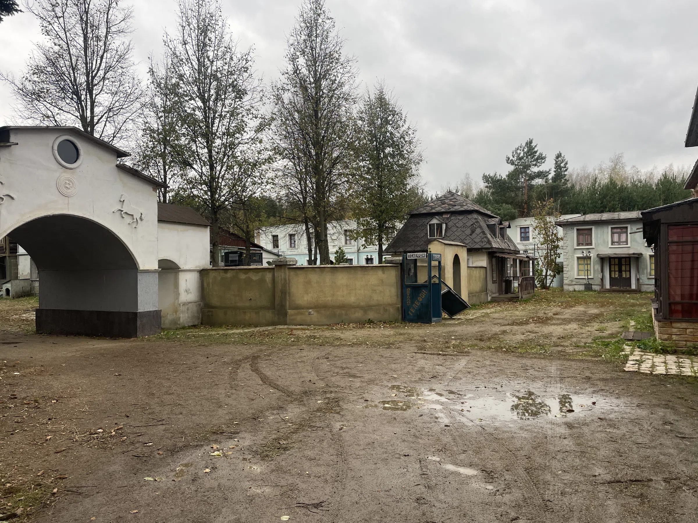 Городок-декорация у церкви, фото 16