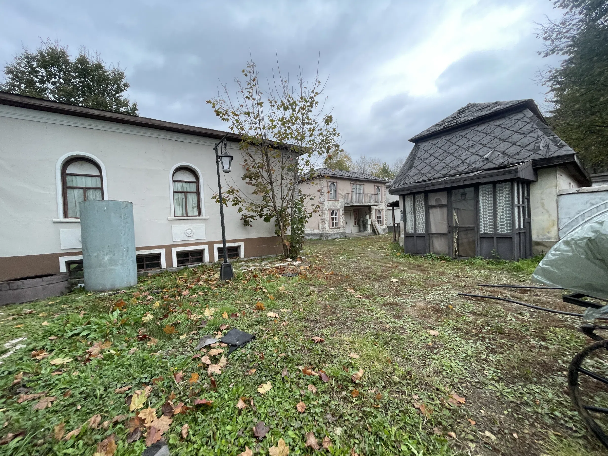 Городок-декорация у церкви, фото 4