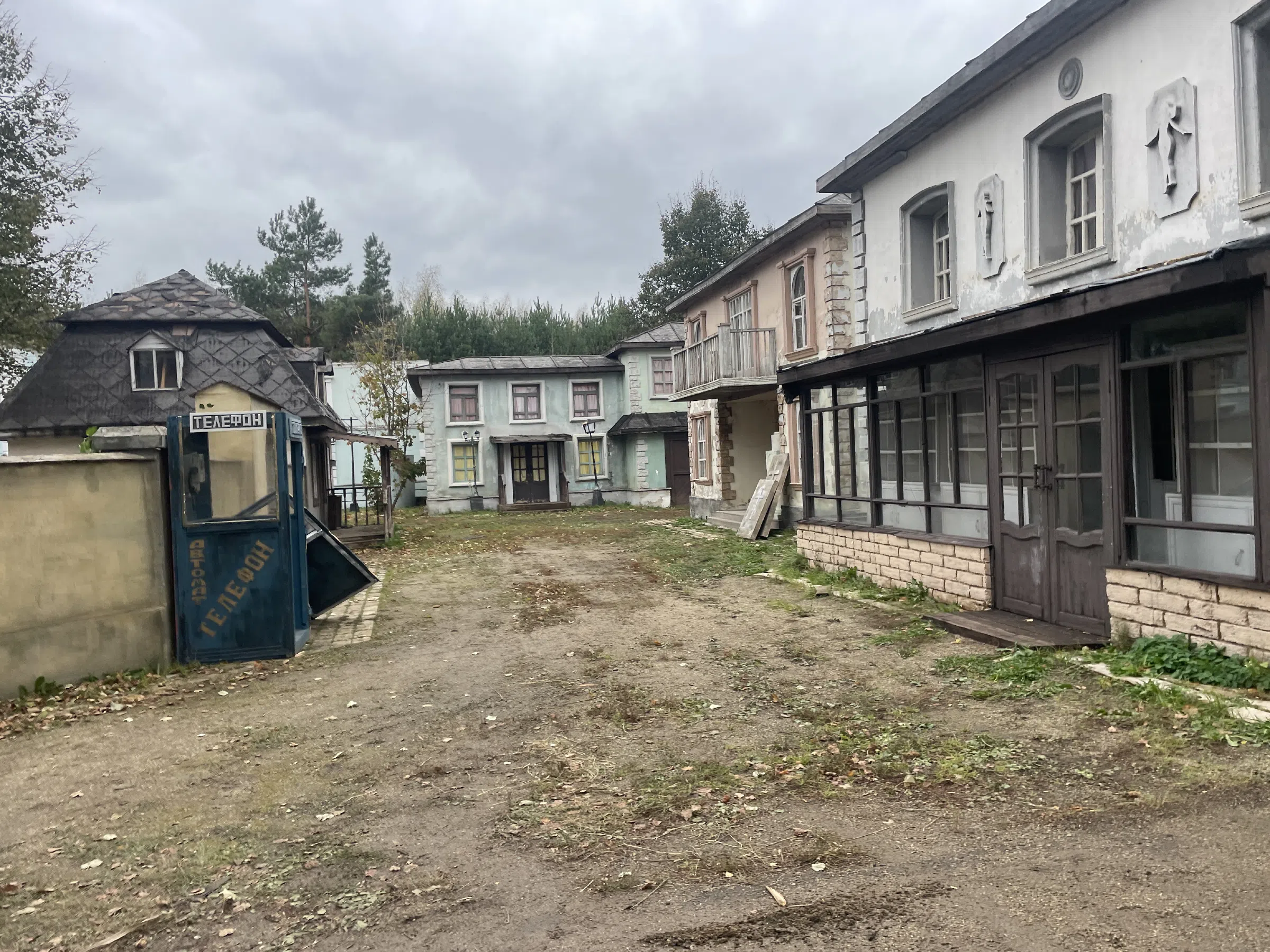 Городок-декорация у церкви, фото 14