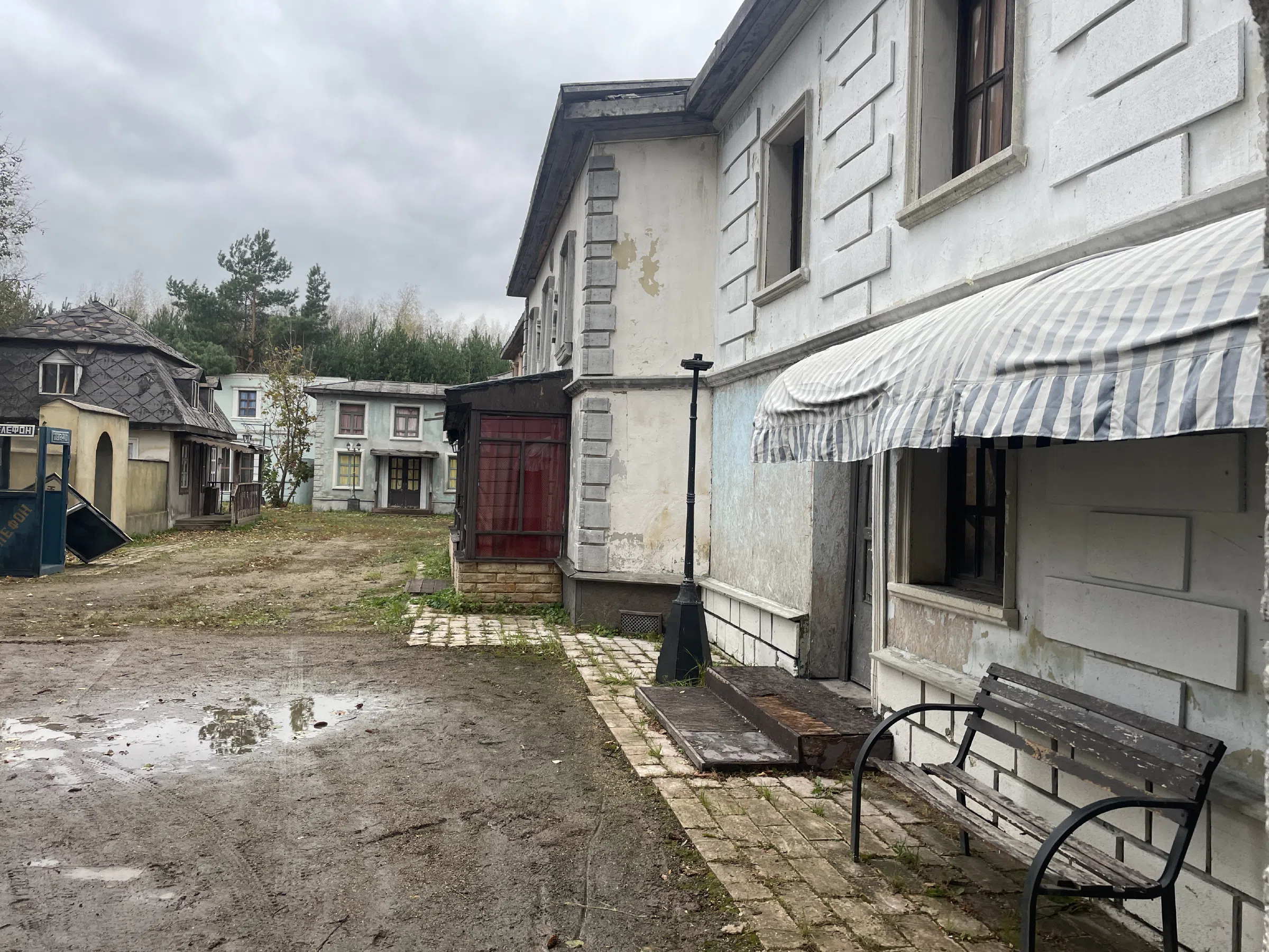 Городок-декорация у церкви, фото 15