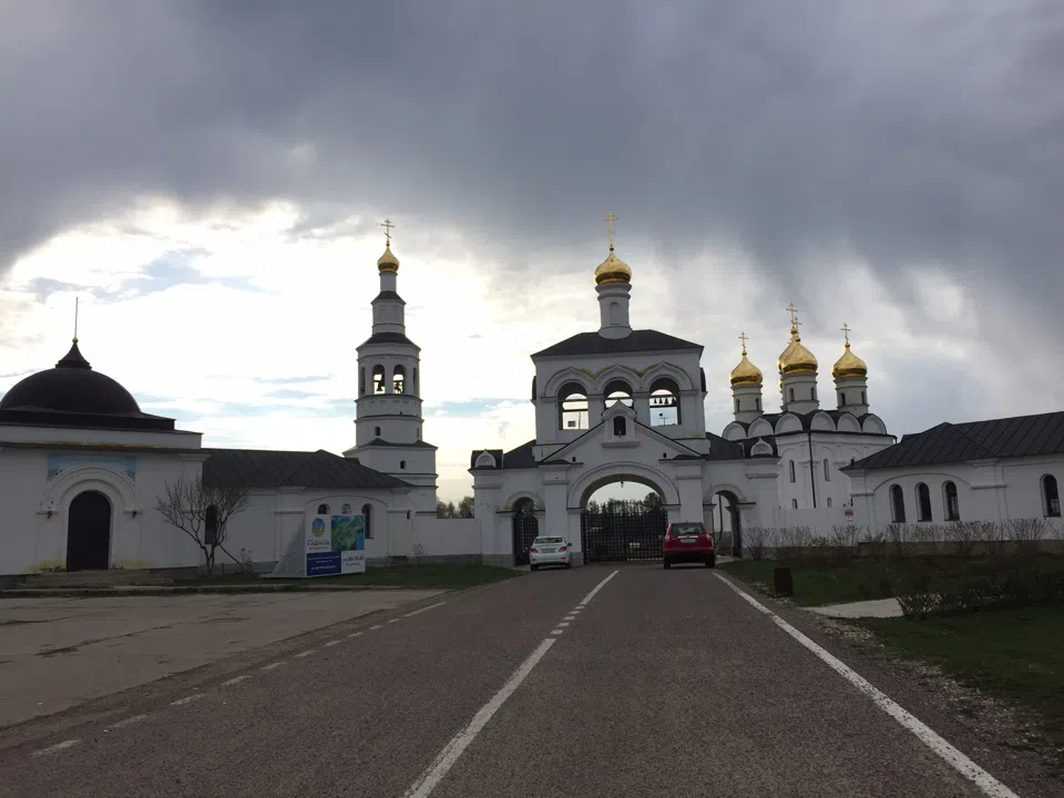 Белый монастырь в поле, фото 12