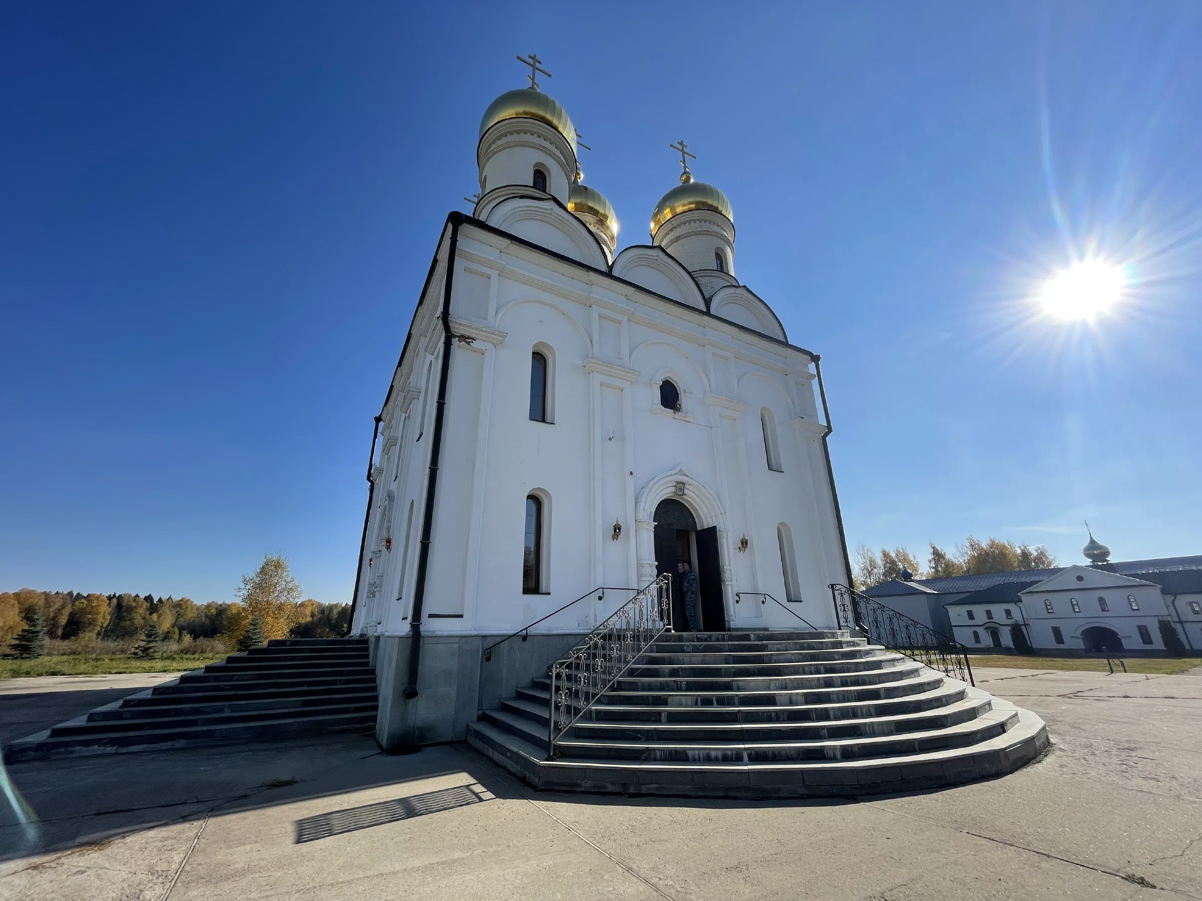 Храм с золотыми куполами, фото 1