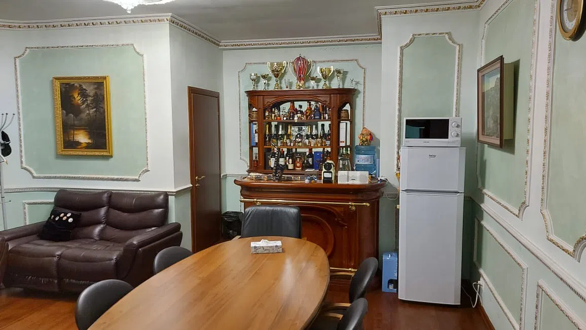 Классический офис с кабинетами, фото 1