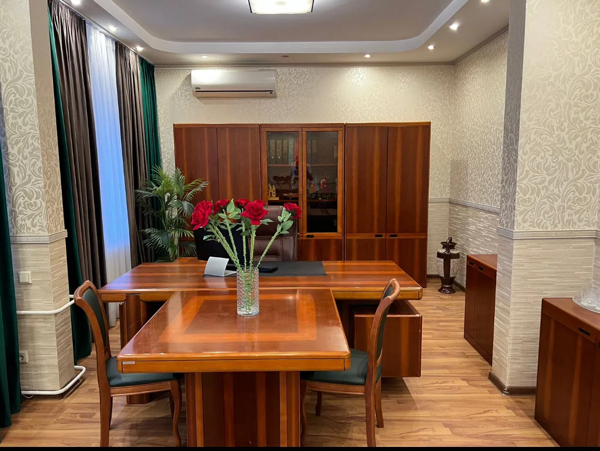 Офис с бирюзовой стеной, фото 12