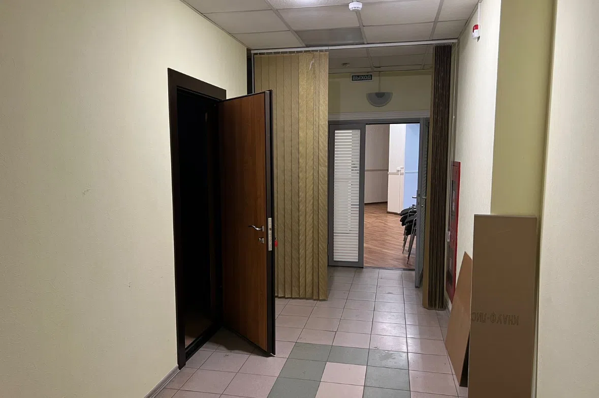 Офис с бирюзовой стеной, фото 15