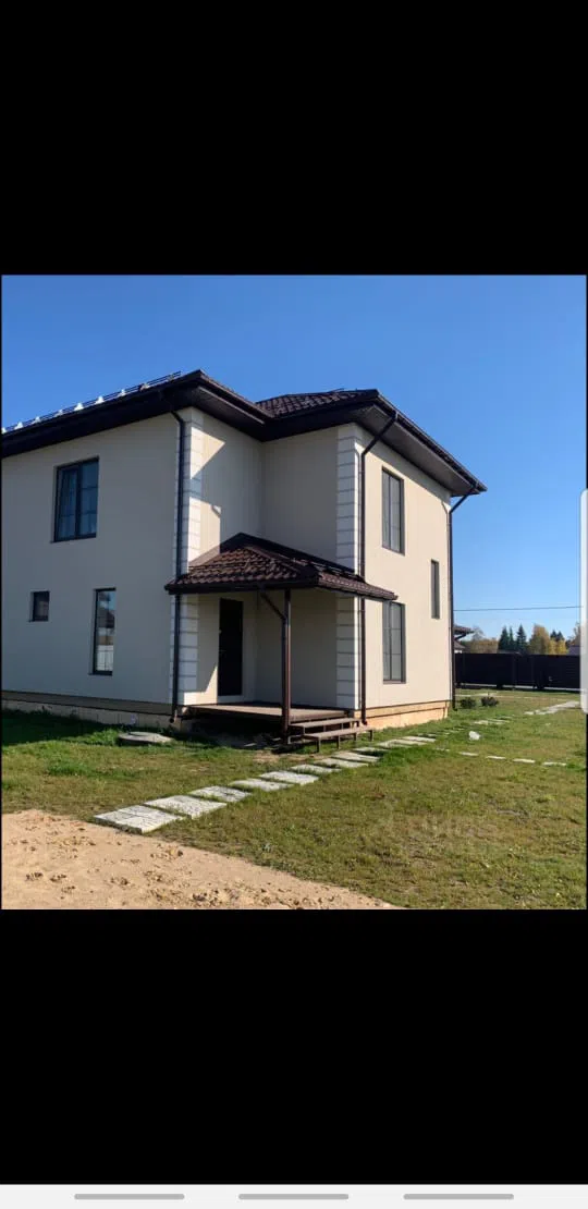 Бежевый дом с патио, фото 1