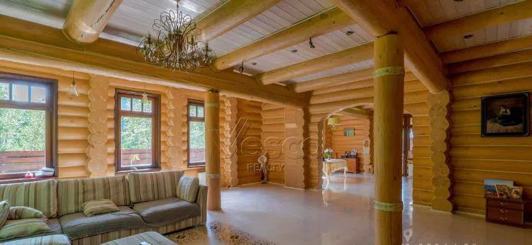 Деревянный дом с бревенчатыми стенами, фото 4