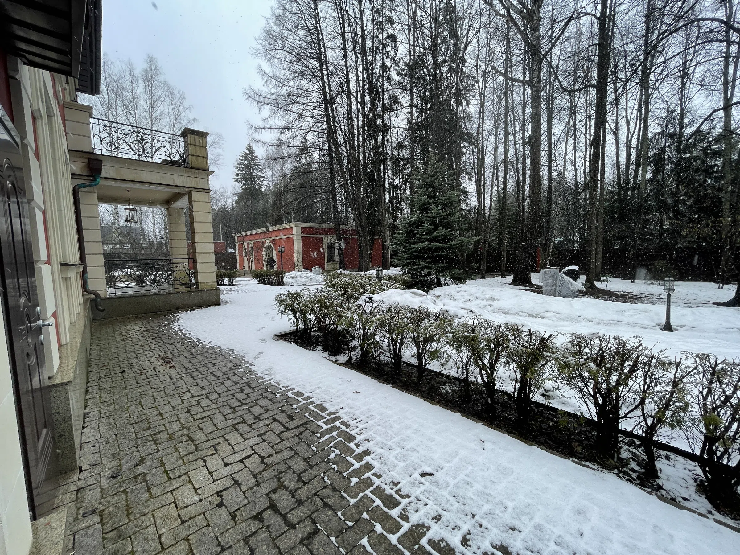 Красный особняк с арками, фото 15