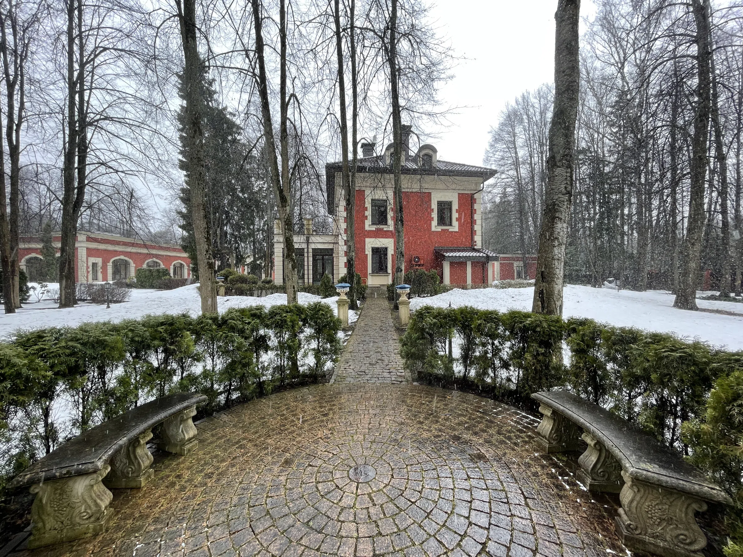Красный особняк с арками, фото 17